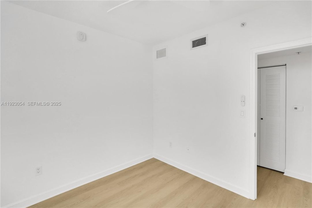 На продажу: $535,000 (2 спален, 2 ванн, 829 Квадратных фут)