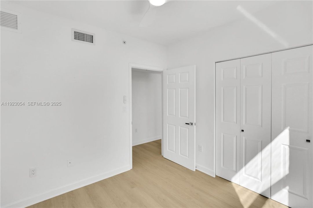 На продажу: $535,000 (2 спален, 2 ванн, 829 Квадратных фут)