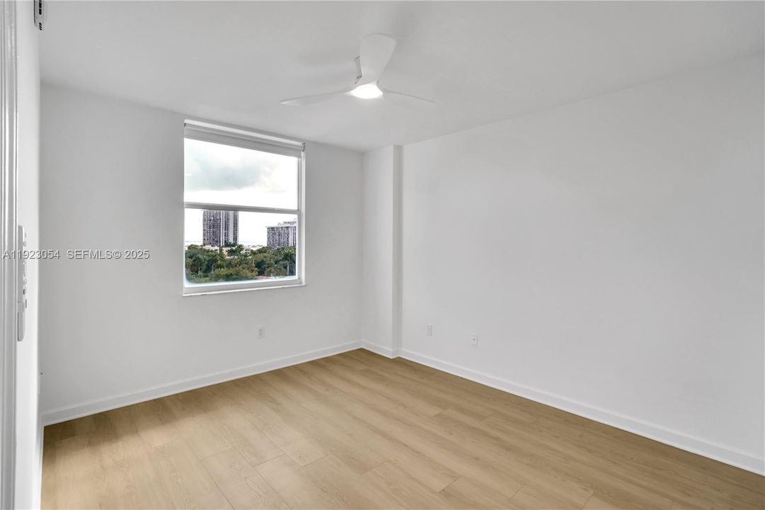 На продажу: $535,000 (2 спален, 2 ванн, 829 Квадратных фут)