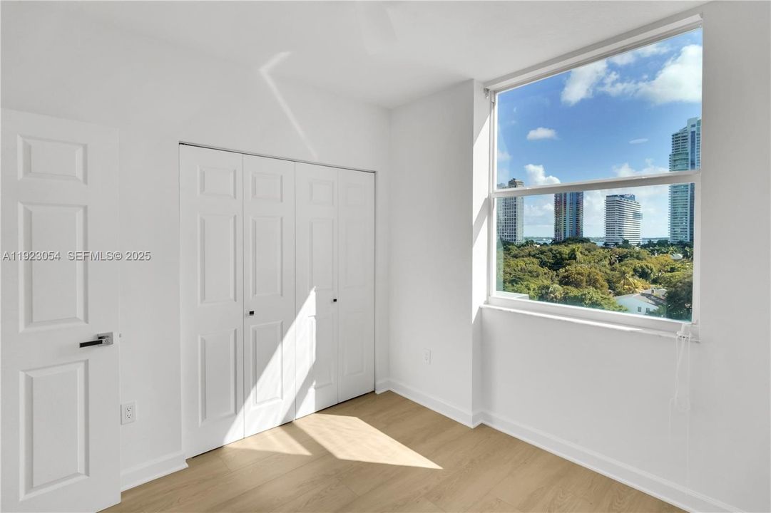 На продажу: $535,000 (2 спален, 2 ванн, 829 Квадратных фут)