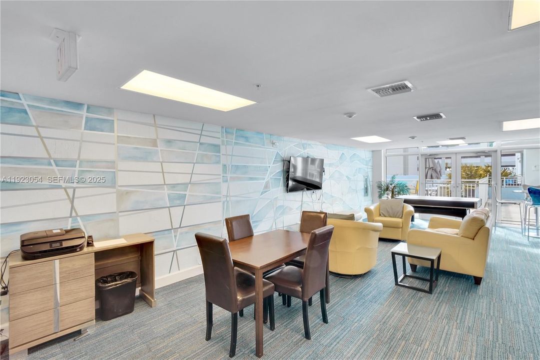 На продажу: $535,000 (2 спален, 2 ванн, 829 Квадратных фут)