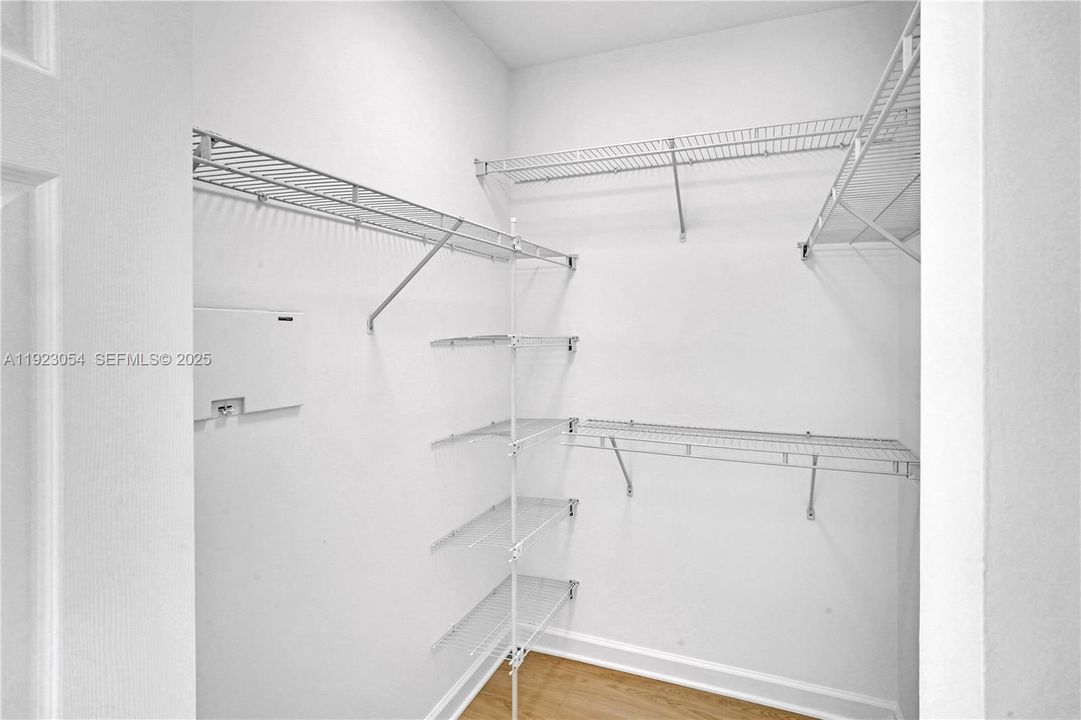 На продажу: $535,000 (2 спален, 2 ванн, 829 Квадратных фут)