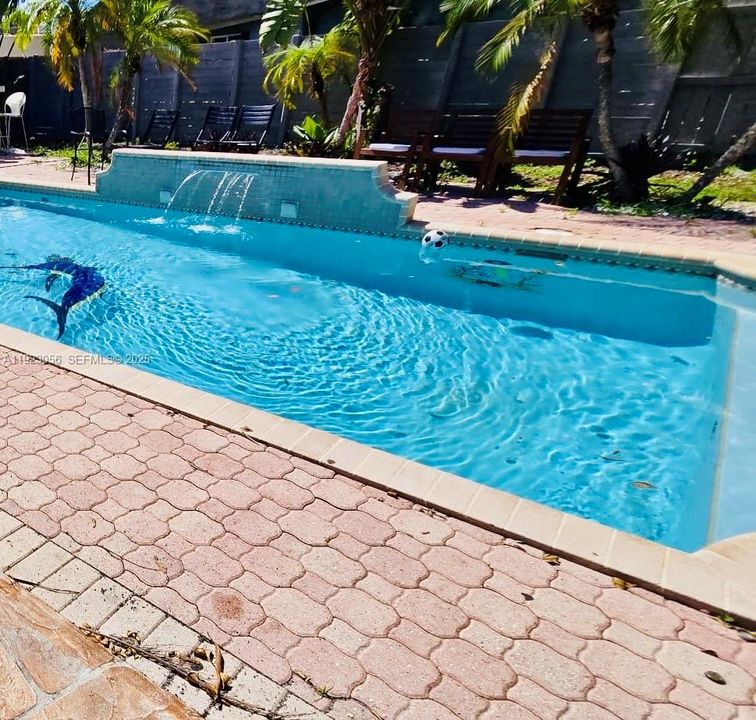 For Rent: $3,400 (3 beds, 3 baths, 1207 Square Feet)