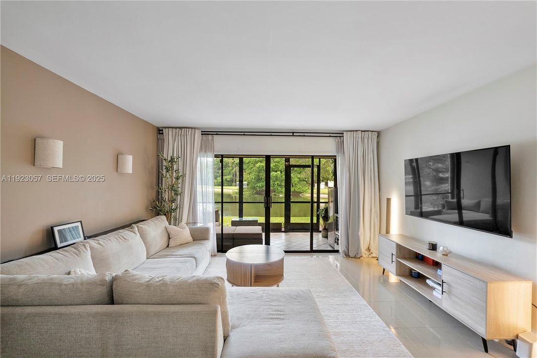 На продажу: $242,000 (2 спален, 2 ванн, 1156 Квадратных фут)