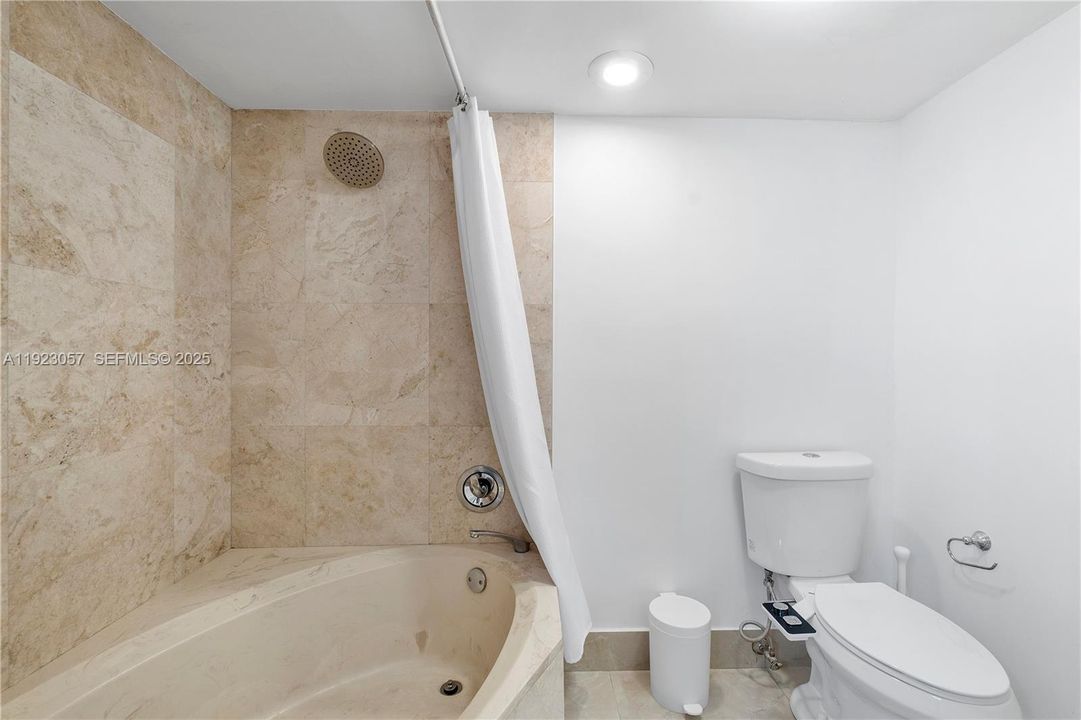 На продажу: $242,000 (2 спален, 2 ванн, 1156 Квадратных фут)