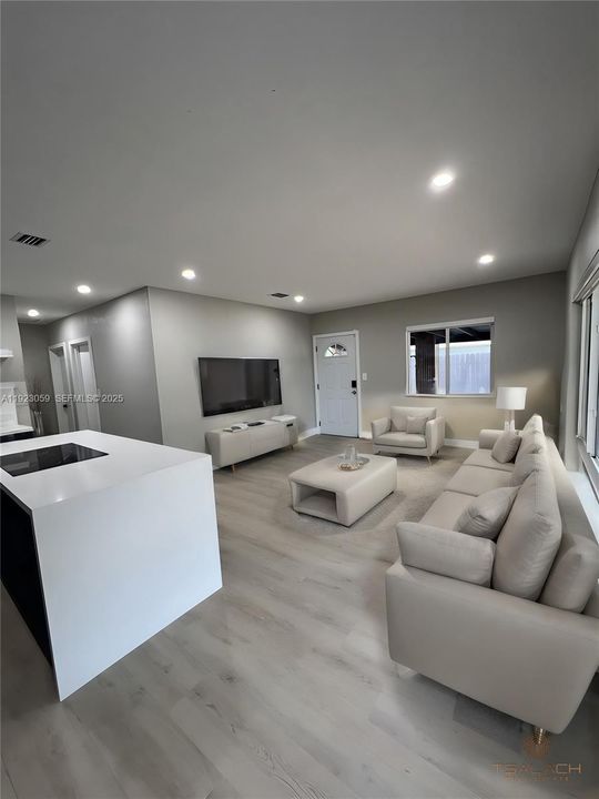 For Sale: $544,000 (3 beds, 2 baths, 1047 Square Feet)