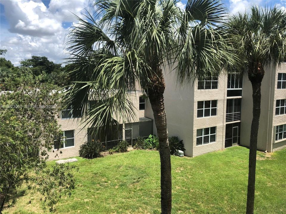 For Rent: $2,050 (2 beds, 2 baths, 1050 Square Feet)