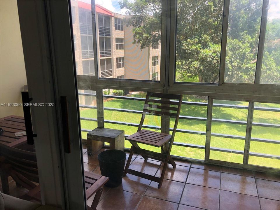 For Rent: $2,050 (2 beds, 2 baths, 1050 Square Feet)