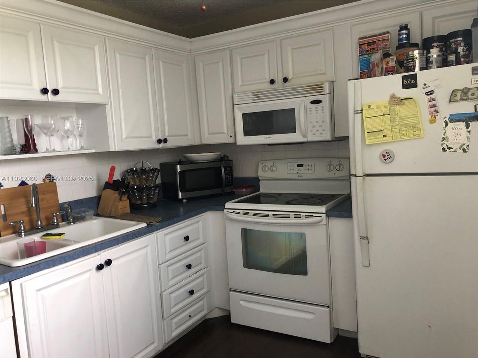 For Rent: $2,050 (2 beds, 2 baths, 1050 Square Feet)