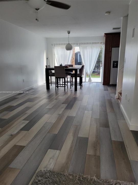 For Rent: $2,950 (2 beds, 2 baths, 1123 Square Feet)