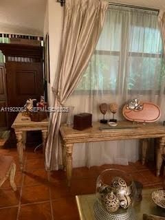 For Sale: $300,000 (2 beds, 1 baths, 946 Square Feet)