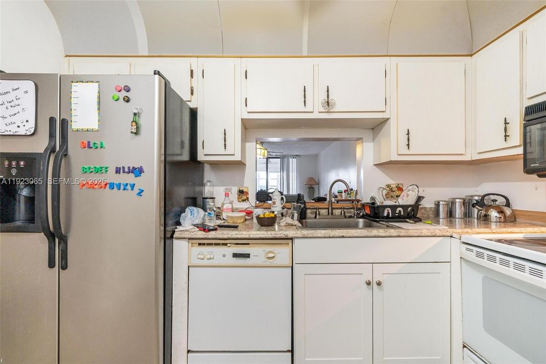 For Sale: $110,000 (2 beds, 2 baths, 1010 Square Feet)