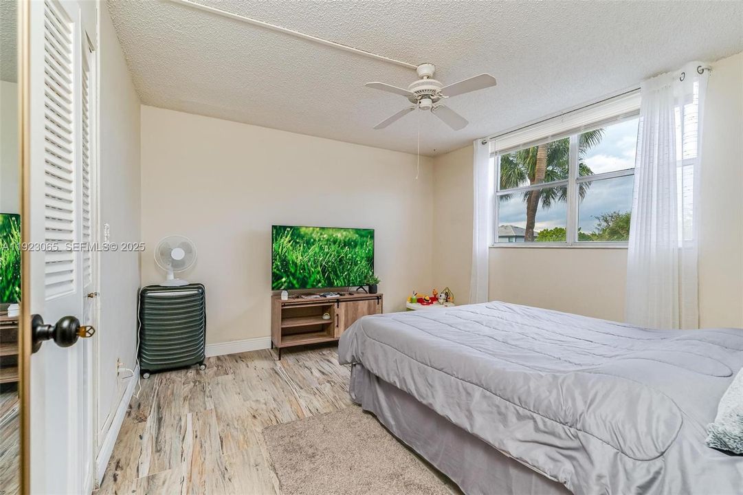 For Sale: $110,000 (2 beds, 2 baths, 1010 Square Feet)