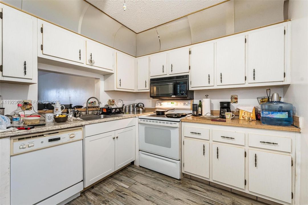 For Sale: $110,000 (2 beds, 2 baths, 1010 Square Feet)