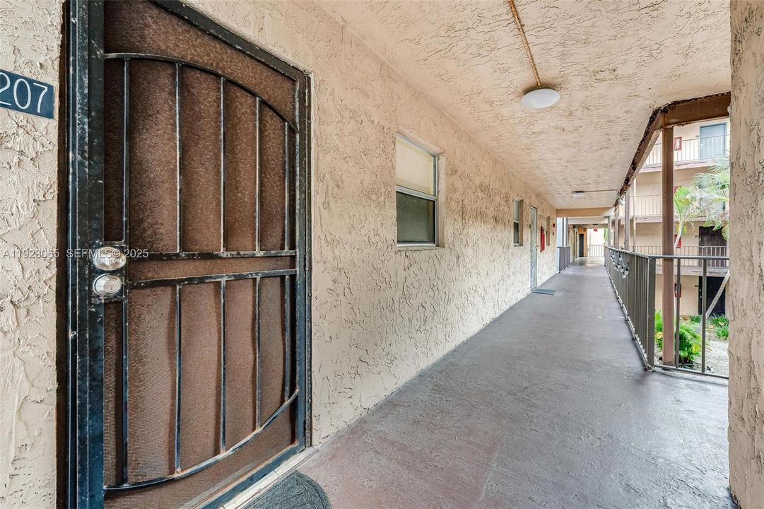 For Sale: $110,000 (2 beds, 2 baths, 1010 Square Feet)