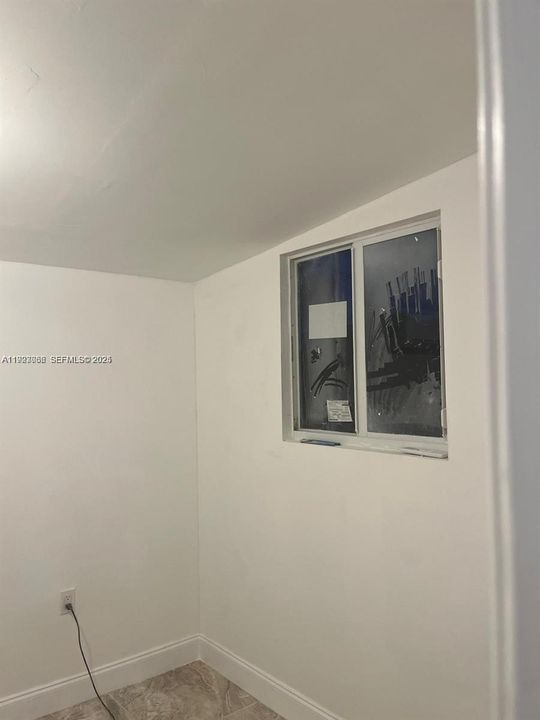 For Rent: $1,200 (1 beds, 1 baths, 1440 Square Feet)