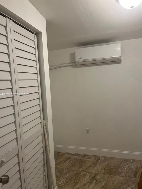 For Rent: $1,200 (1 beds, 1 baths, 1440 Square Feet)