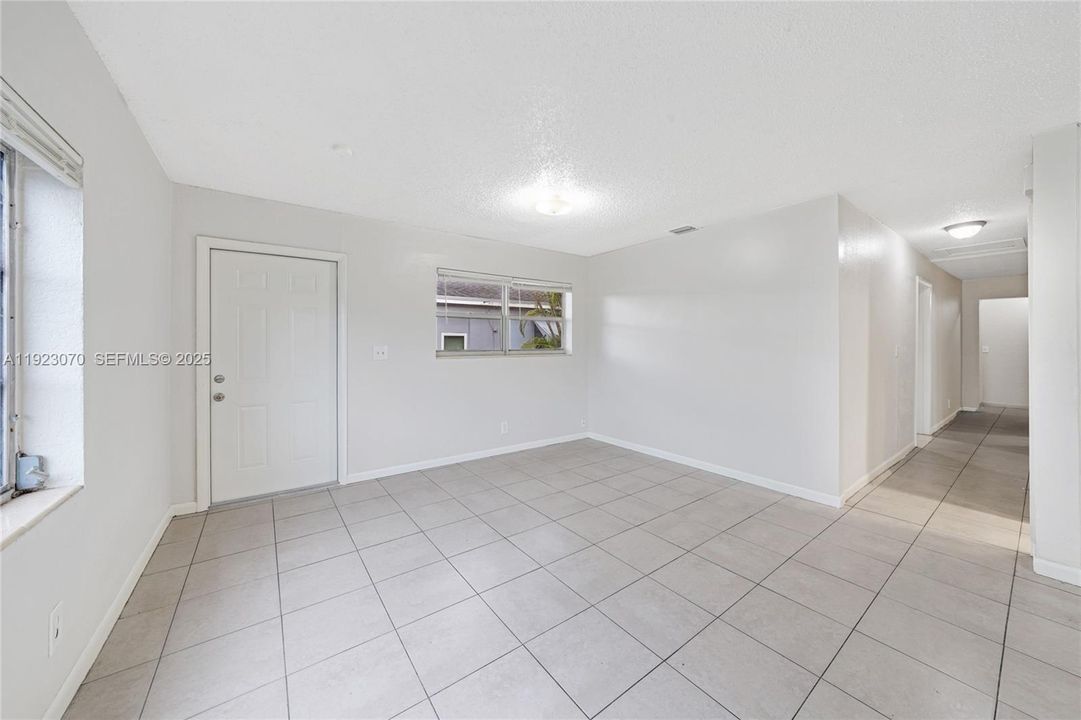 For Sale: $499,900 (4 beds, 3 baths, 1742 Square Feet)