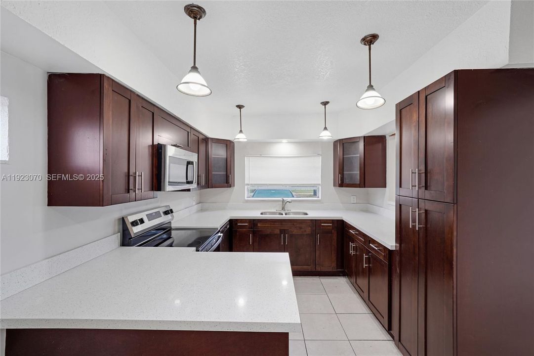 For Sale: $499,900 (4 beds, 3 baths, 1742 Square Feet)