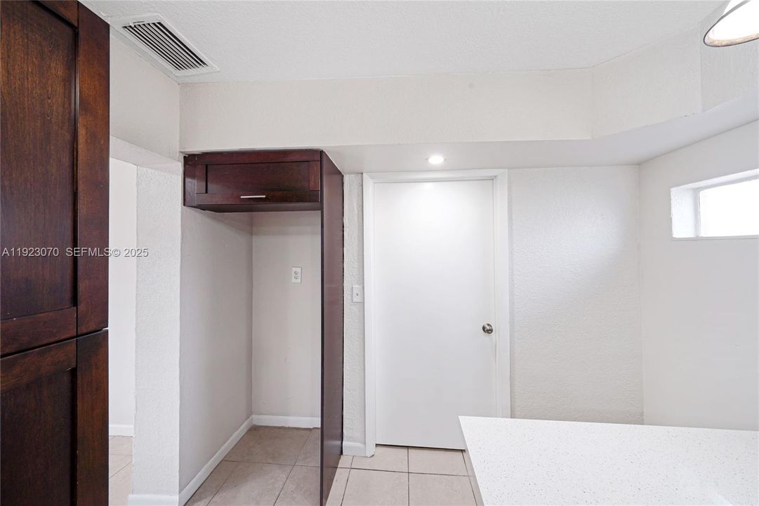 For Sale: $499,900 (4 beds, 3 baths, 1742 Square Feet)