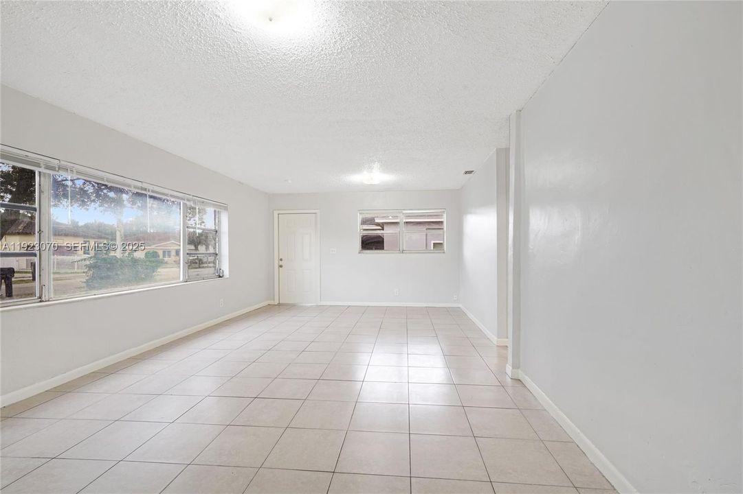 For Sale: $499,900 (4 beds, 3 baths, 1742 Square Feet)