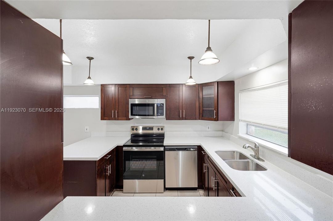 For Sale: $499,900 (4 beds, 3 baths, 1742 Square Feet)