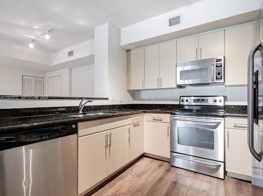 出租: $2,750 (2 贝兹, 2 浴室, 1196 平方英尺)