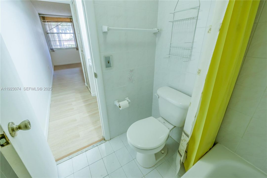 For Rent: $1,800 (1 beds, 1 baths, 820 Square Feet)