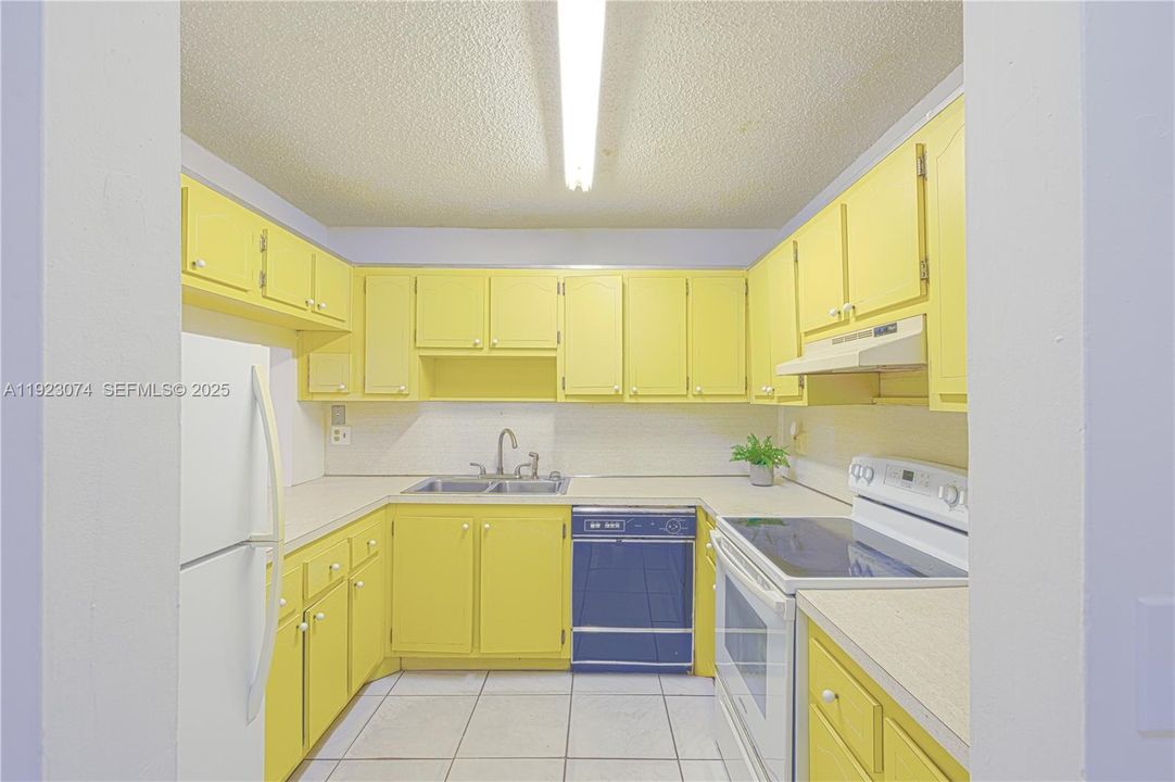 For Rent: $1,800 (1 beds, 1 baths, 820 Square Feet)