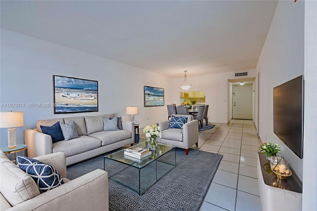 For Rent: $1,800 (1 beds, 1 baths, 820 Square Feet)