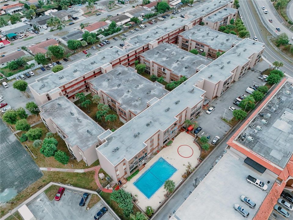 For Rent: $1,800 (1 beds, 1 baths, 820 Square Feet)