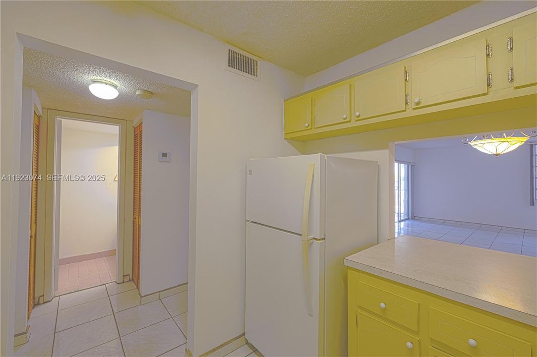 For Rent: $1,800 (1 beds, 1 baths, 820 Square Feet)