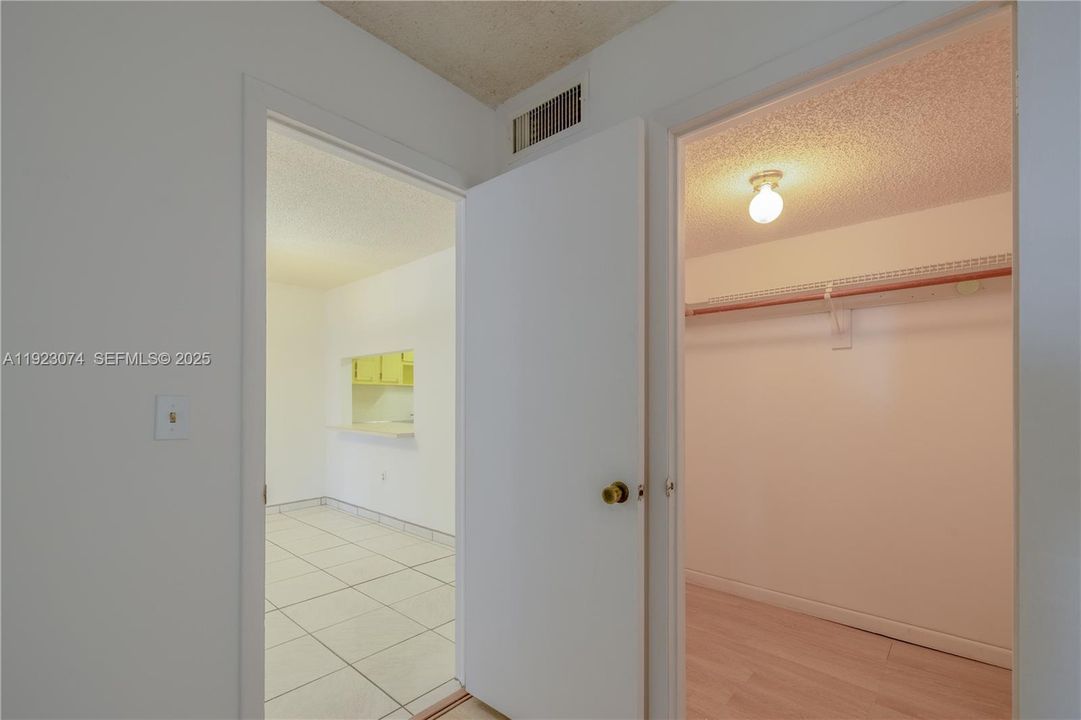 For Rent: $1,800 (1 beds, 1 baths, 820 Square Feet)