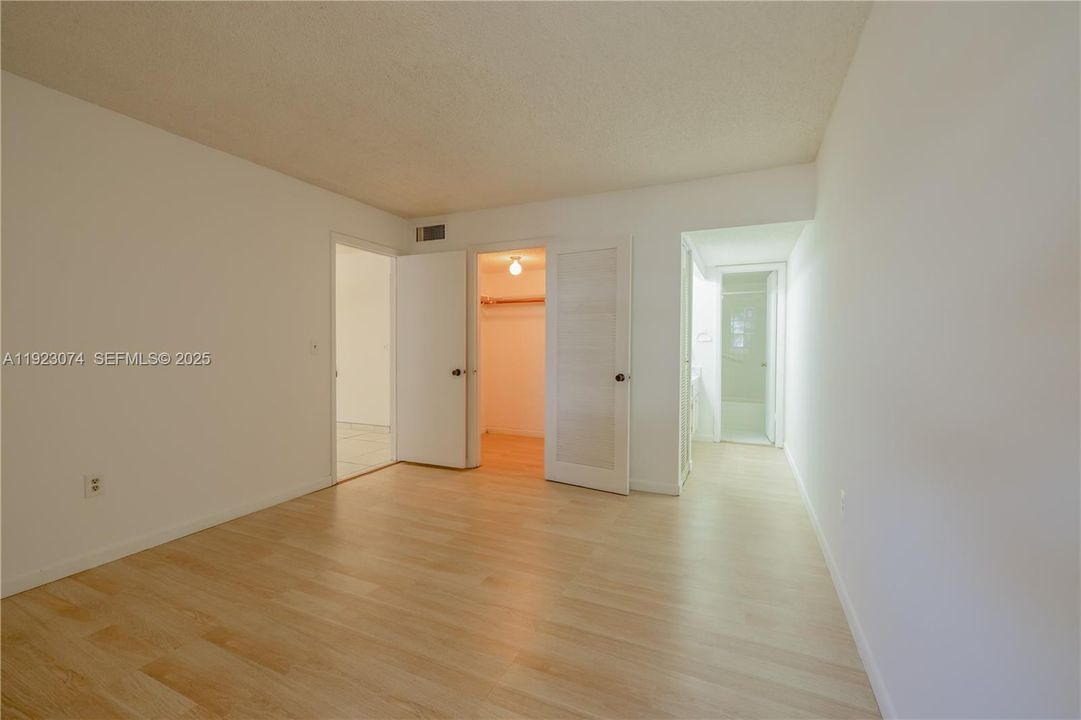 For Rent: $1,800 (1 beds, 1 baths, 820 Square Feet)