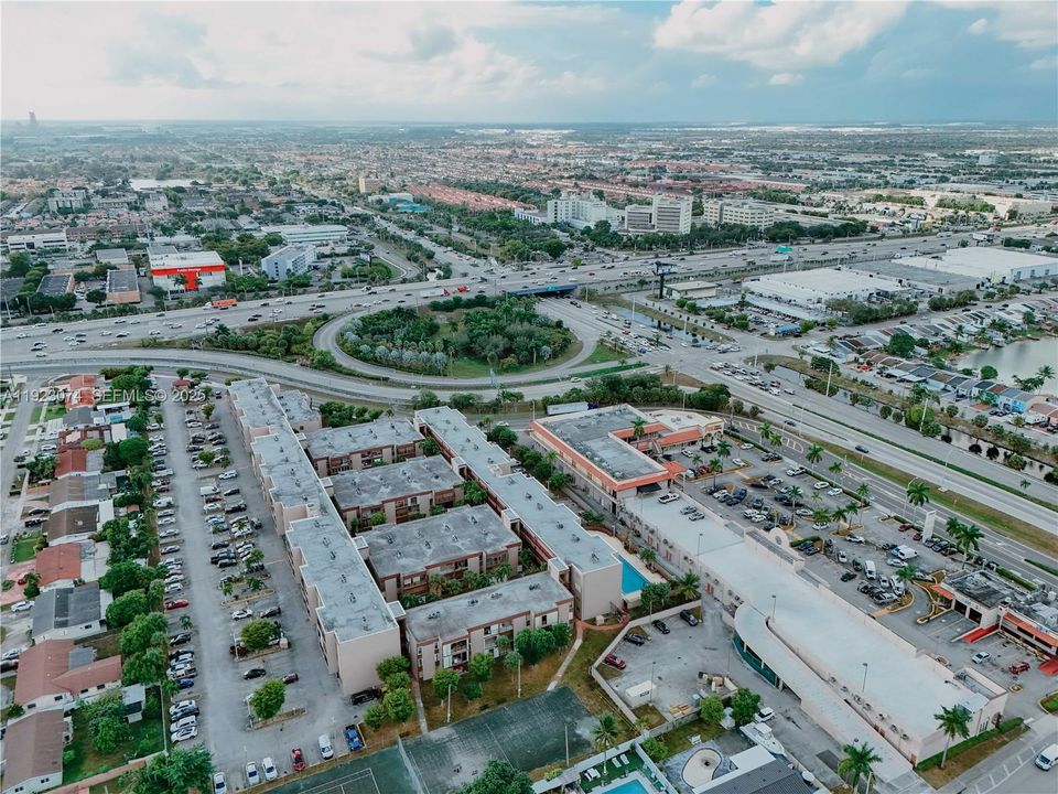 For Rent: $1,800 (1 beds, 1 baths, 820 Square Feet)