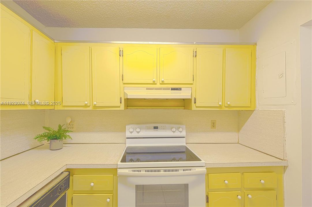 For Rent: $1,800 (1 beds, 1 baths, 820 Square Feet)