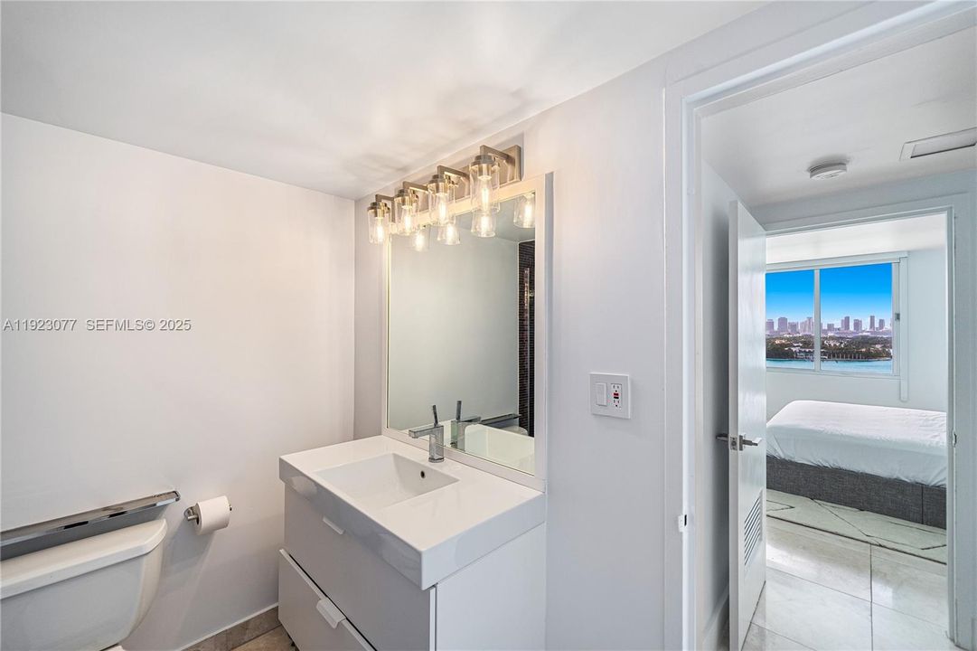 合同活跃: $4,350 (1 贝兹, 1 浴室, 852 平方英尺)