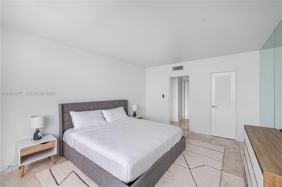 合同活跃: $4,350 (1 贝兹, 1 浴室, 852 平方英尺)