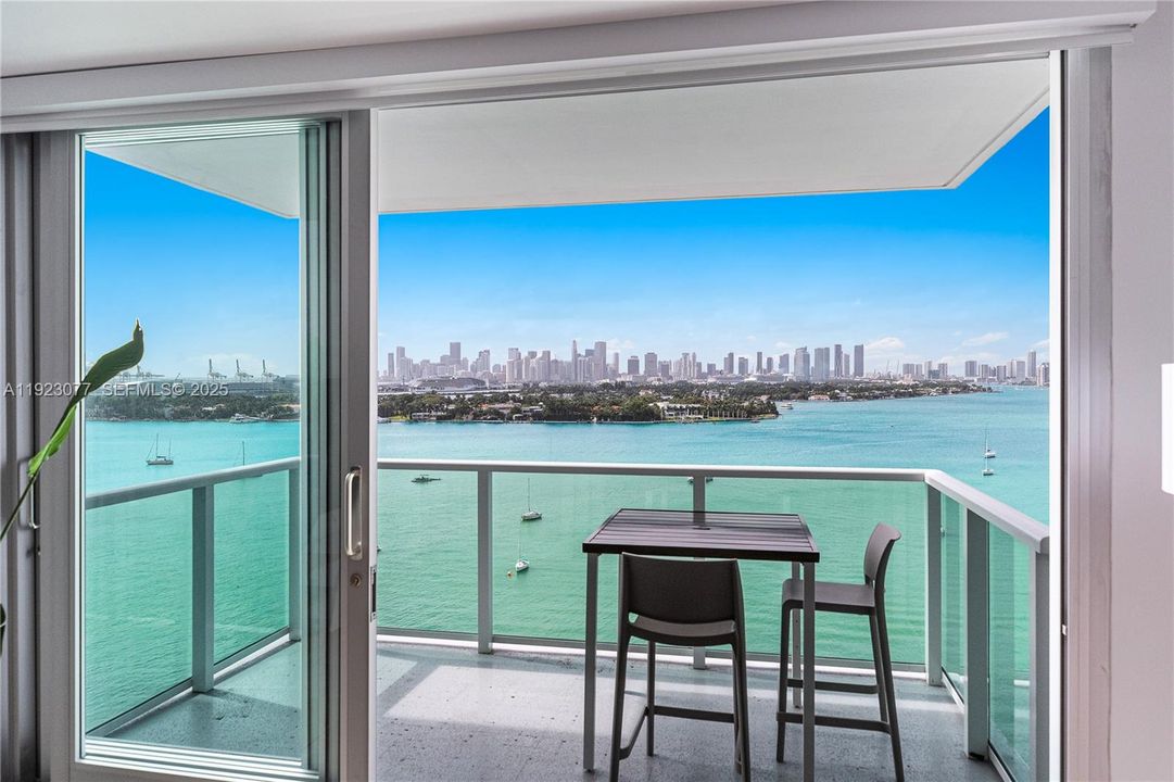 合同活跃: $4,350 (1 贝兹, 1 浴室, 852 平方英尺)