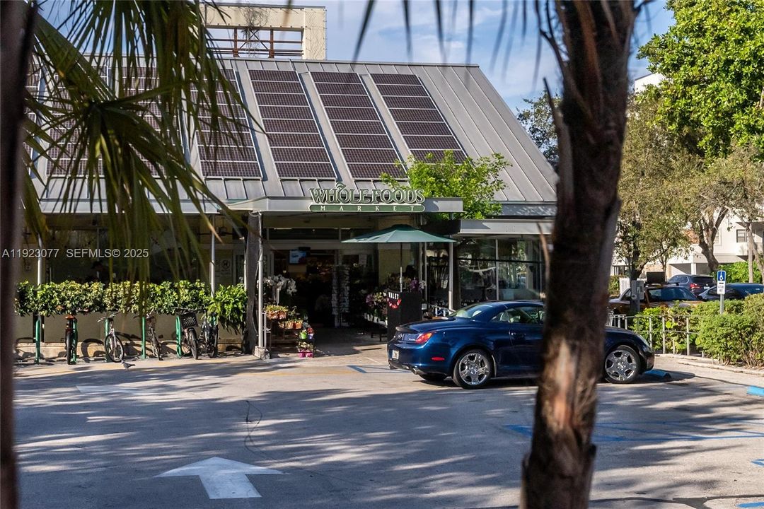 合同活跃: $4,350 (1 贝兹, 1 浴室, 852 平方英尺)