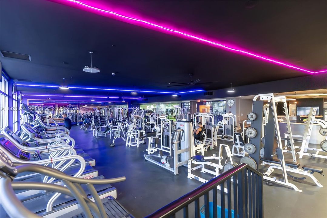 合同活跃: $4,350 (1 贝兹, 1 浴室, 852 平方英尺)