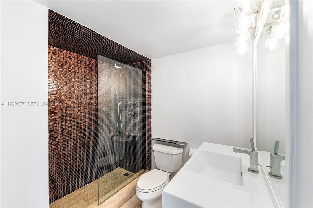 合同活跃: $4,350 (1 贝兹, 1 浴室, 852 平方英尺)