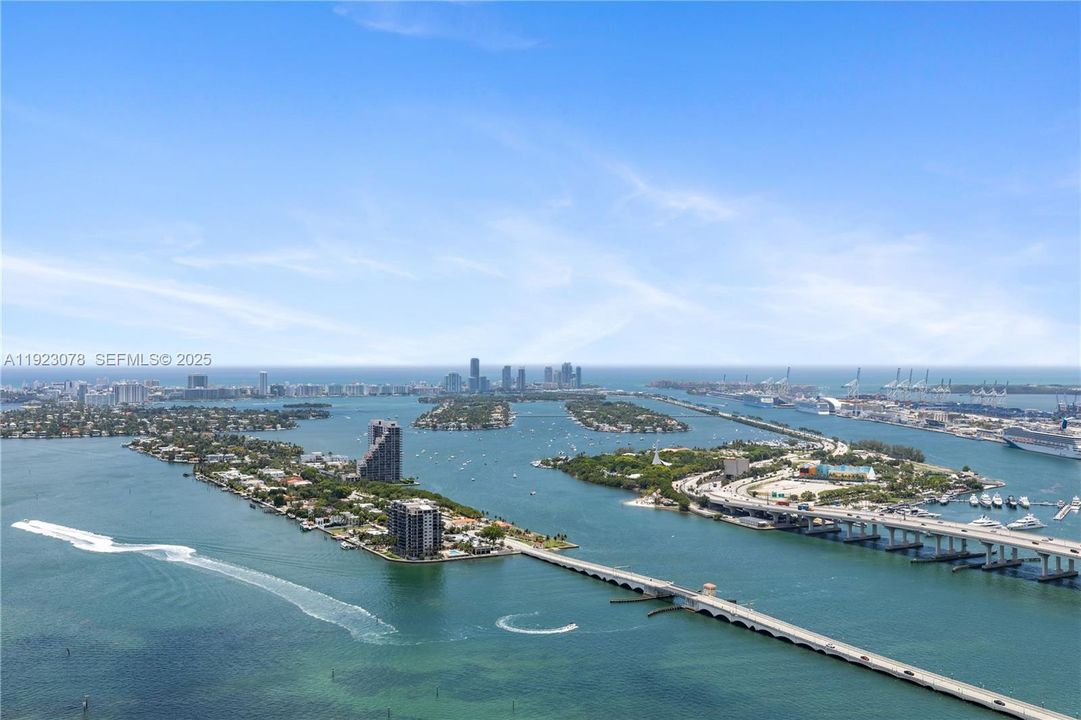 For Sale: $2,599,900 (3 beds, 4 baths, 2365 Square Feet)