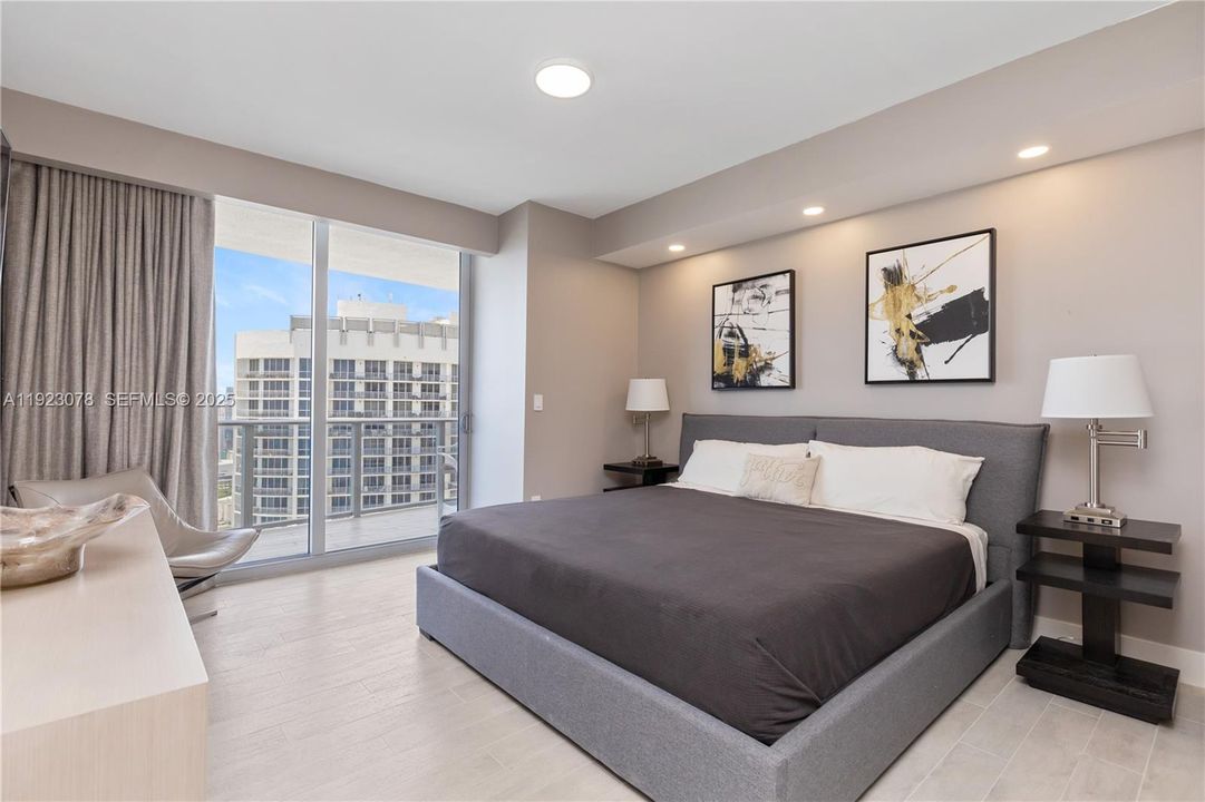 For Sale: $2,599,900 (3 beds, 4 baths, 2365 Square Feet)