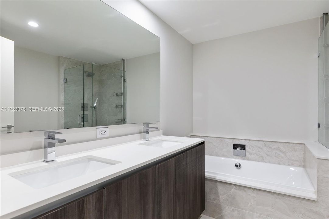 For Sale: $2,599,900 (3 beds, 4 baths, 2365 Square Feet)