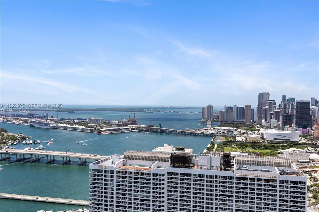 For Sale: $2,599,900 (3 beds, 4 baths, 2365 Square Feet)