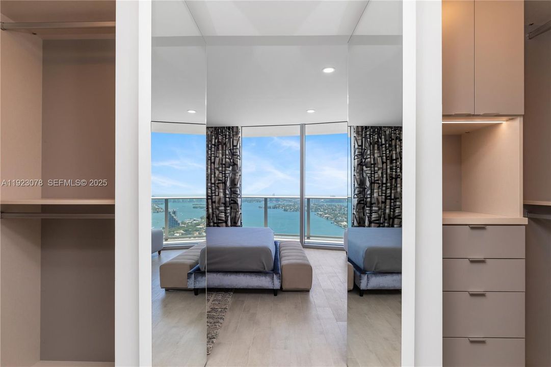 For Sale: $2,599,900 (3 beds, 4 baths, 2365 Square Feet)