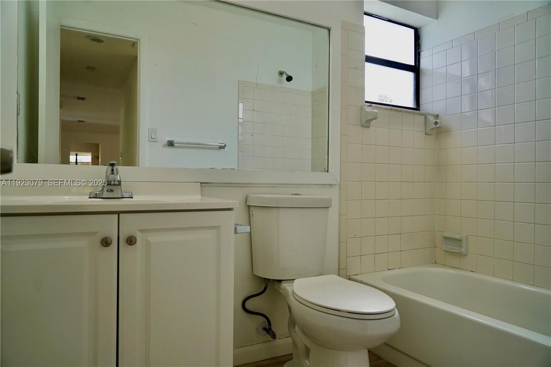 For Sale: $599,000 (3 beds, 2 baths, 1386 Square Feet)