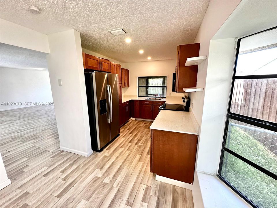 For Sale: $599,000 (3 beds, 2 baths, 1386 Square Feet)