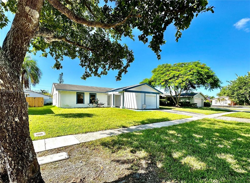 For Sale: $599,000 (3 beds, 2 baths, 1386 Square Feet)